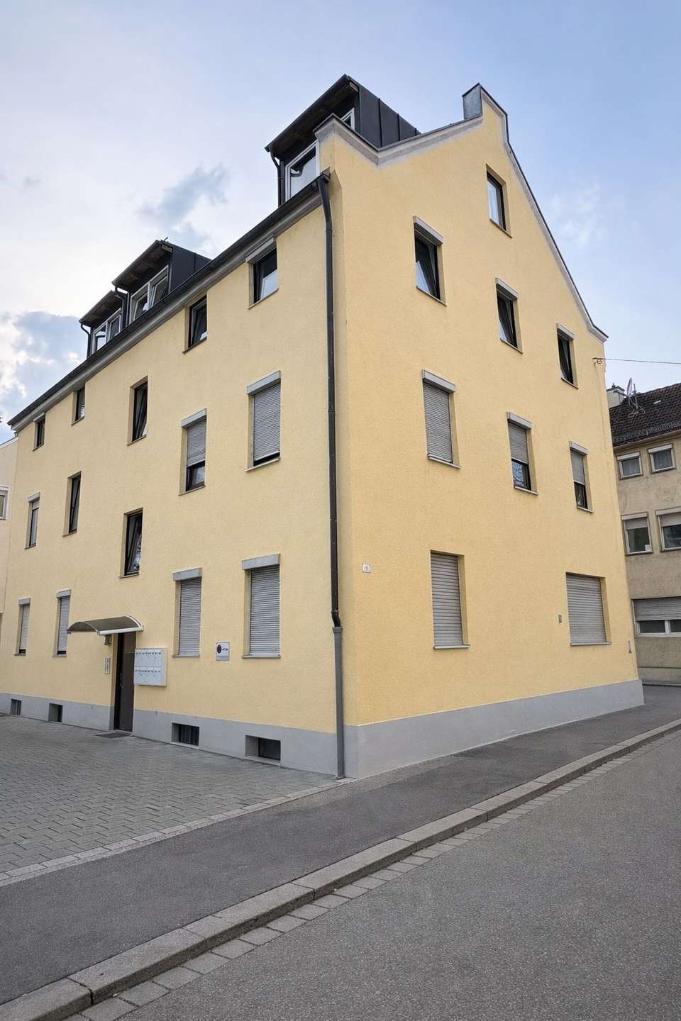 FRISCH modernisierte 3-Zimmer-Kapitalanlage in Augsburg-Oberhausen